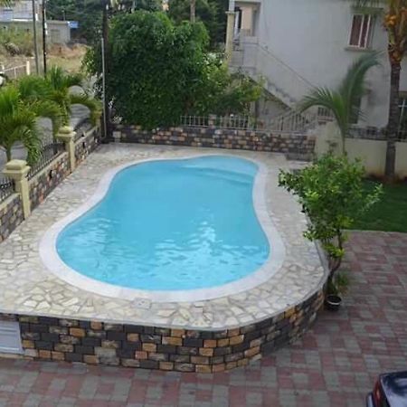 Rs Villas - Three Bedrooms Share Apartment With Private Room And Free Wifi And 100Mts To The Beach And Ac And 100Mts To Bus Stop And Pool Flic-en-Flacq Exteriér fotografie