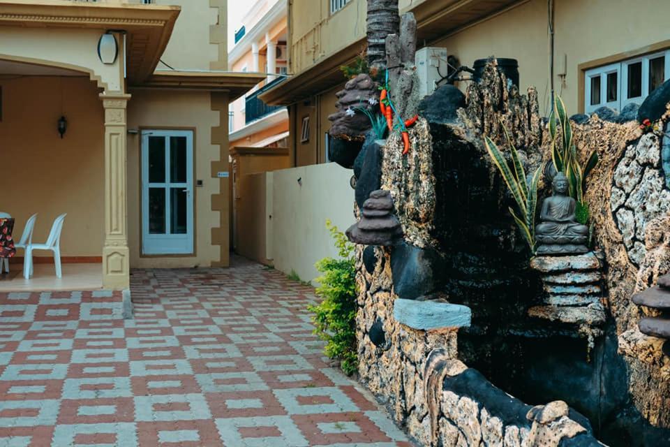 Rs Villas - Three Bedrooms Share Apartment With Private Room And Free Wifi And 100Mts To The Beach And Ac And 100Mts To Bus Stop And Pool Flic-en-Flacq Exteriér fotografie