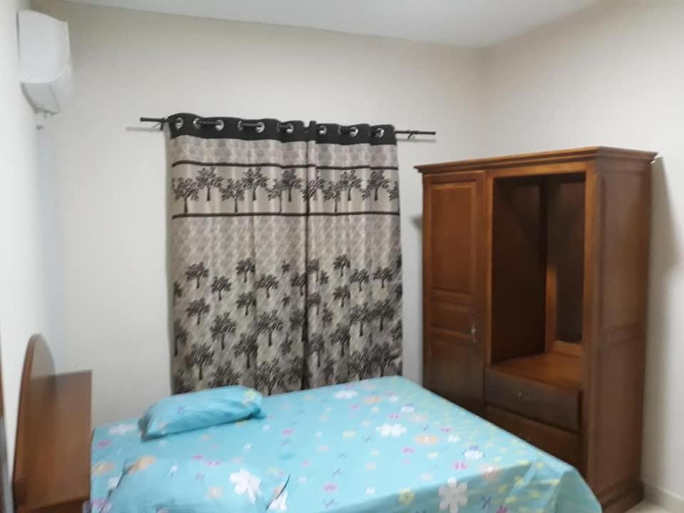 Rs Villas - Three Bedrooms Share Apartment With Private Room And Free Wifi And 100Mts To The Beach And Ac And 100Mts To Bus Stop And Pool Flic-en-Flacq Exteriér fotografie