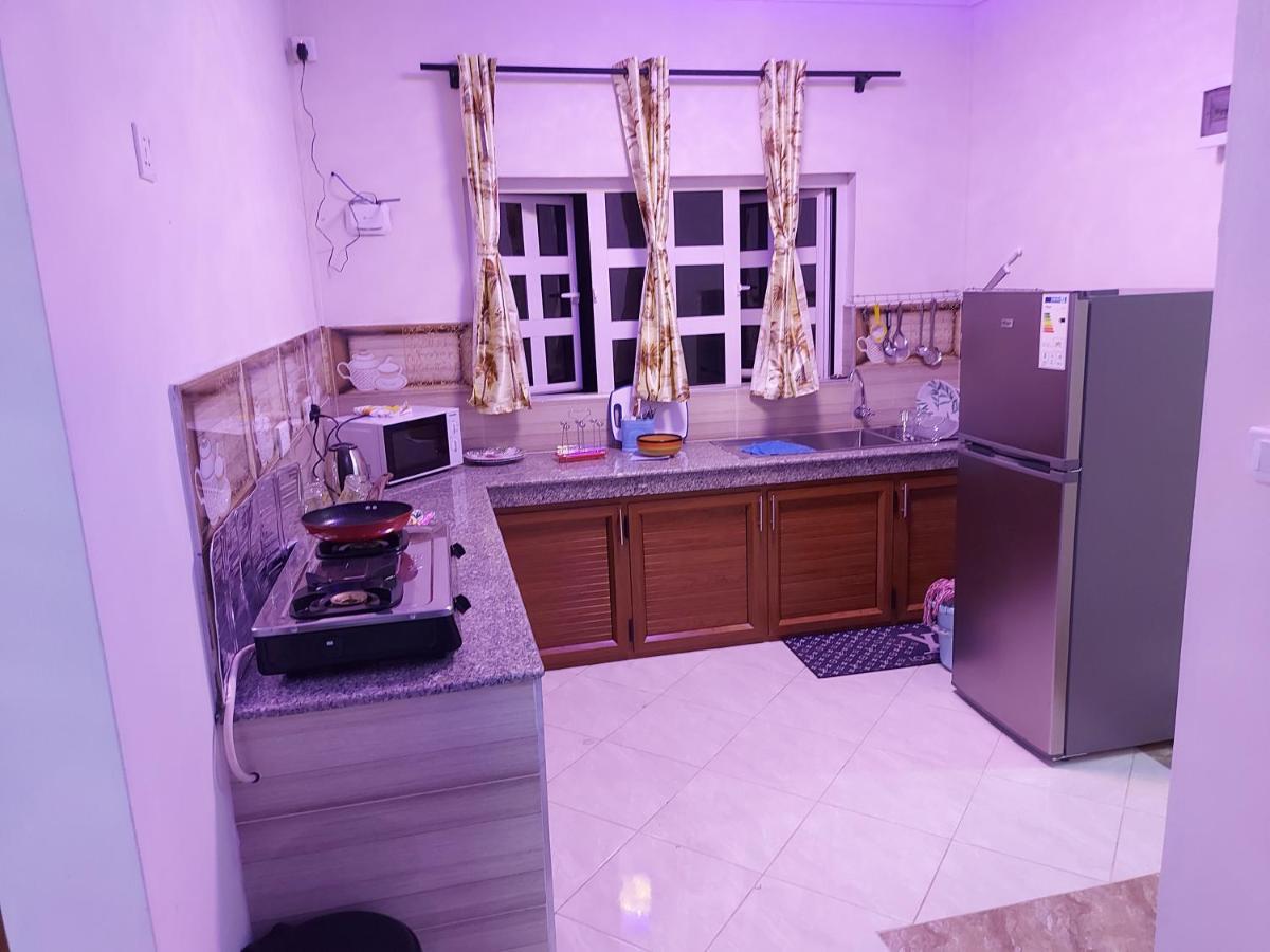 Rs Villas - Three Bedrooms Share Apartment With Private Room And Free Wifi And 100Mts To The Beach And Ac And 100Mts To Bus Stop And Pool Flic-en-Flacq Exteriér fotografie