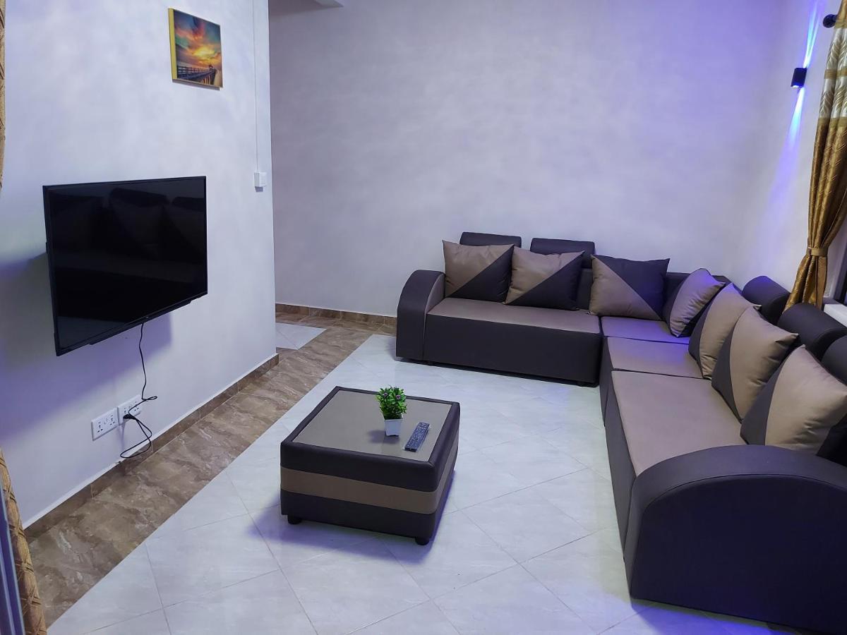 Rs Villas - Three Bedrooms Share Apartment With Private Room And Free Wifi And 100Mts To The Beach And Ac And 100Mts To Bus Stop And Pool Flic-en-Flacq Exteriér fotografie