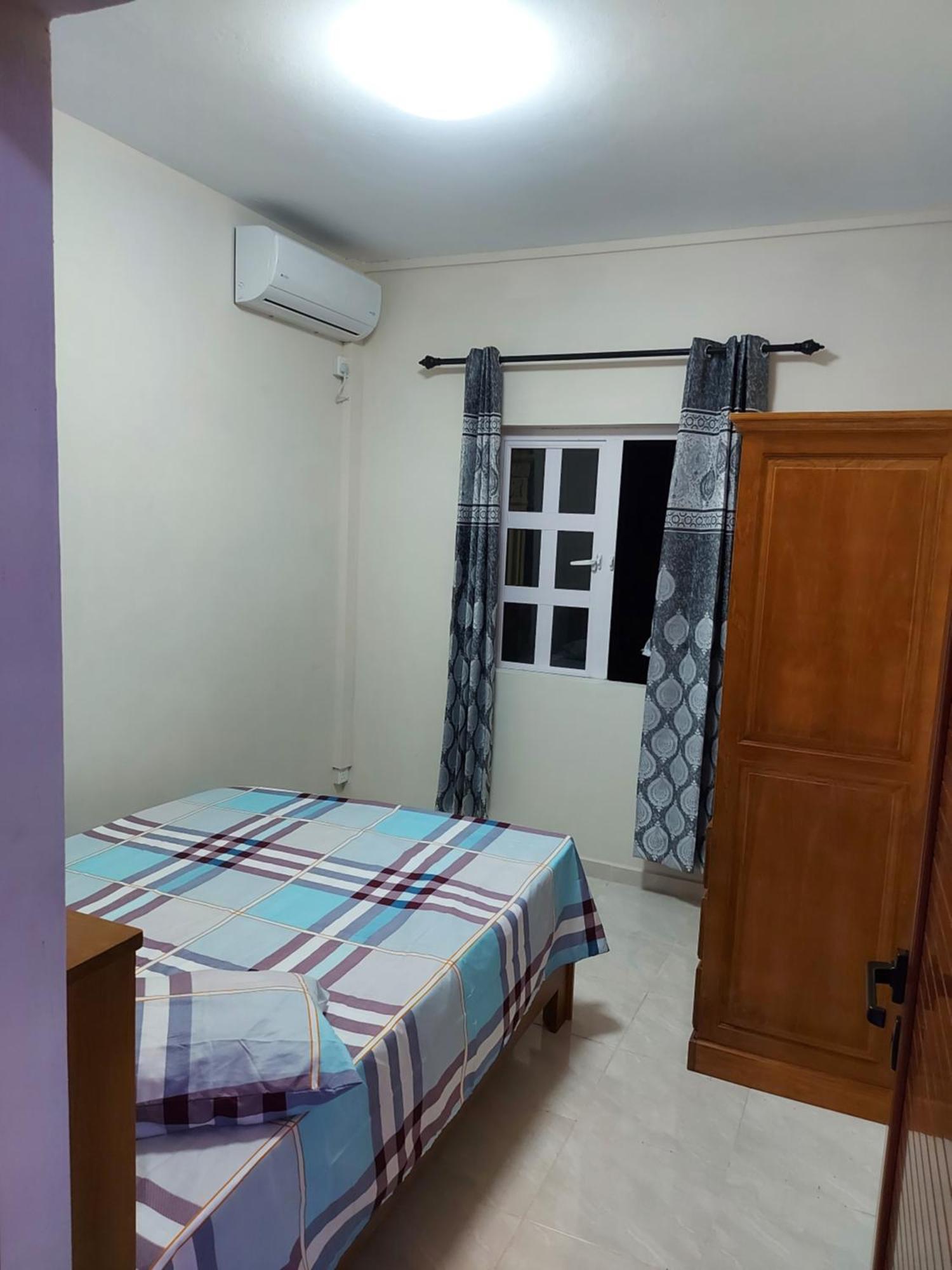 Rs Villas - Three Bedrooms Share Apartment With Private Room And Free Wifi And 100Mts To The Beach And Ac And 100Mts To Bus Stop And Pool Flic-en-Flacq Exteriér fotografie
